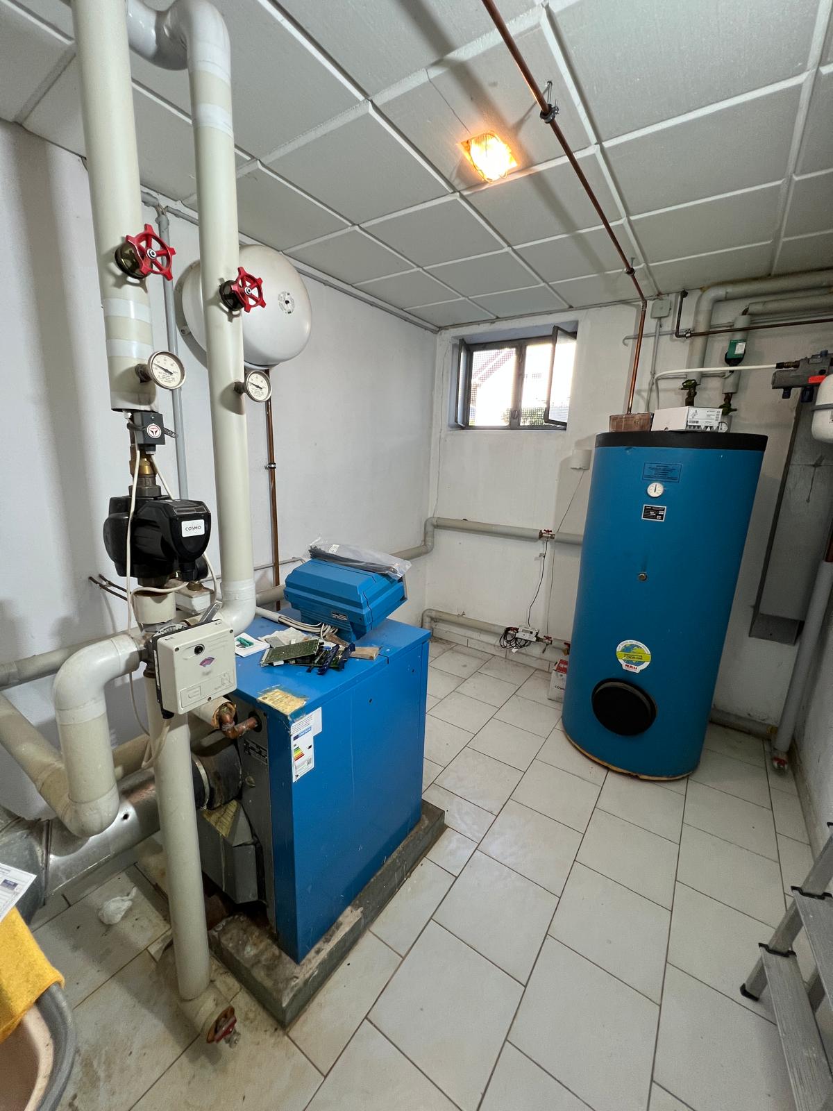 Alte Ölheizung → neuer Ölkessel mit Speicher vorher